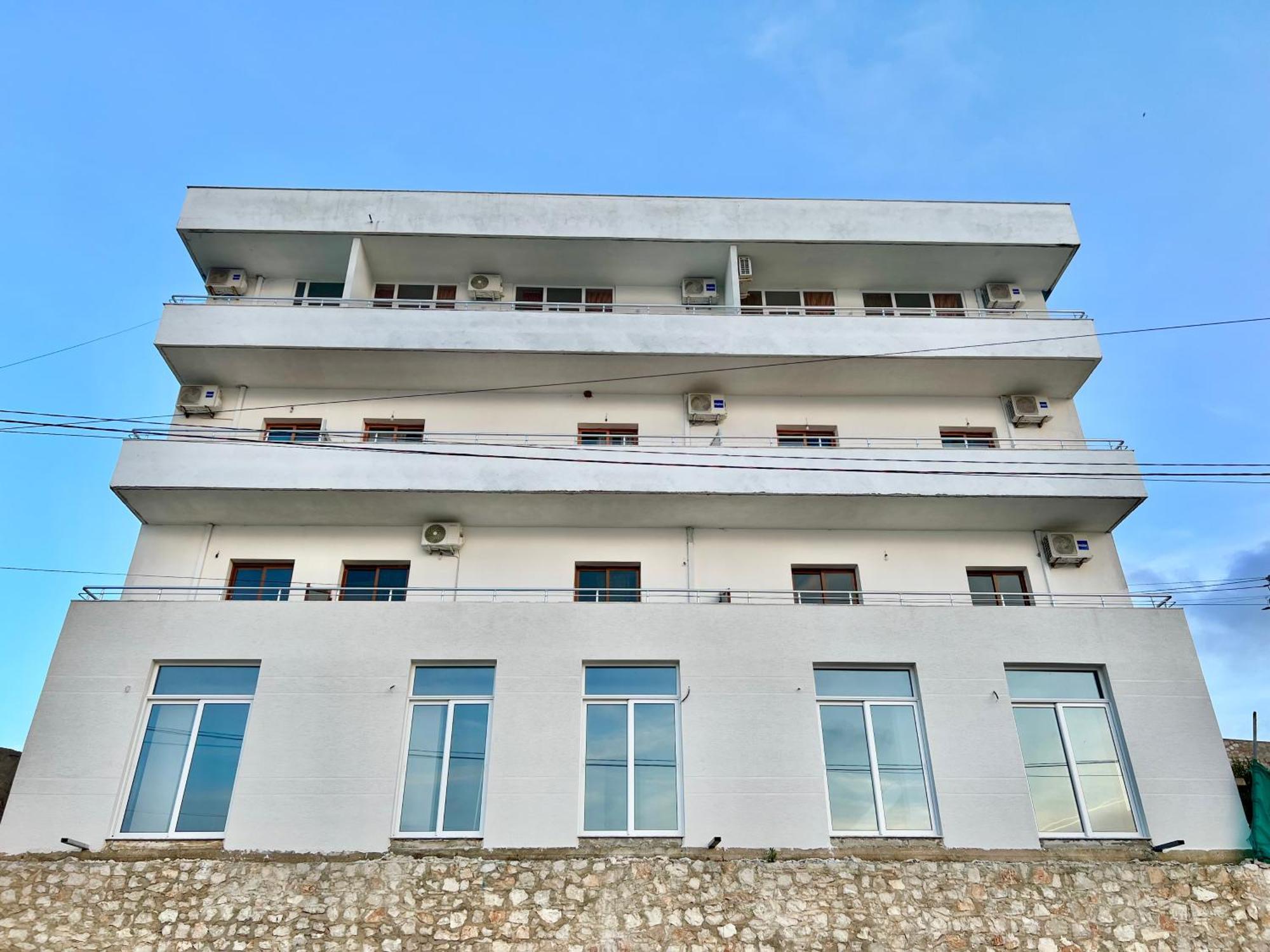 Redi's Seaview Apartment Sarande