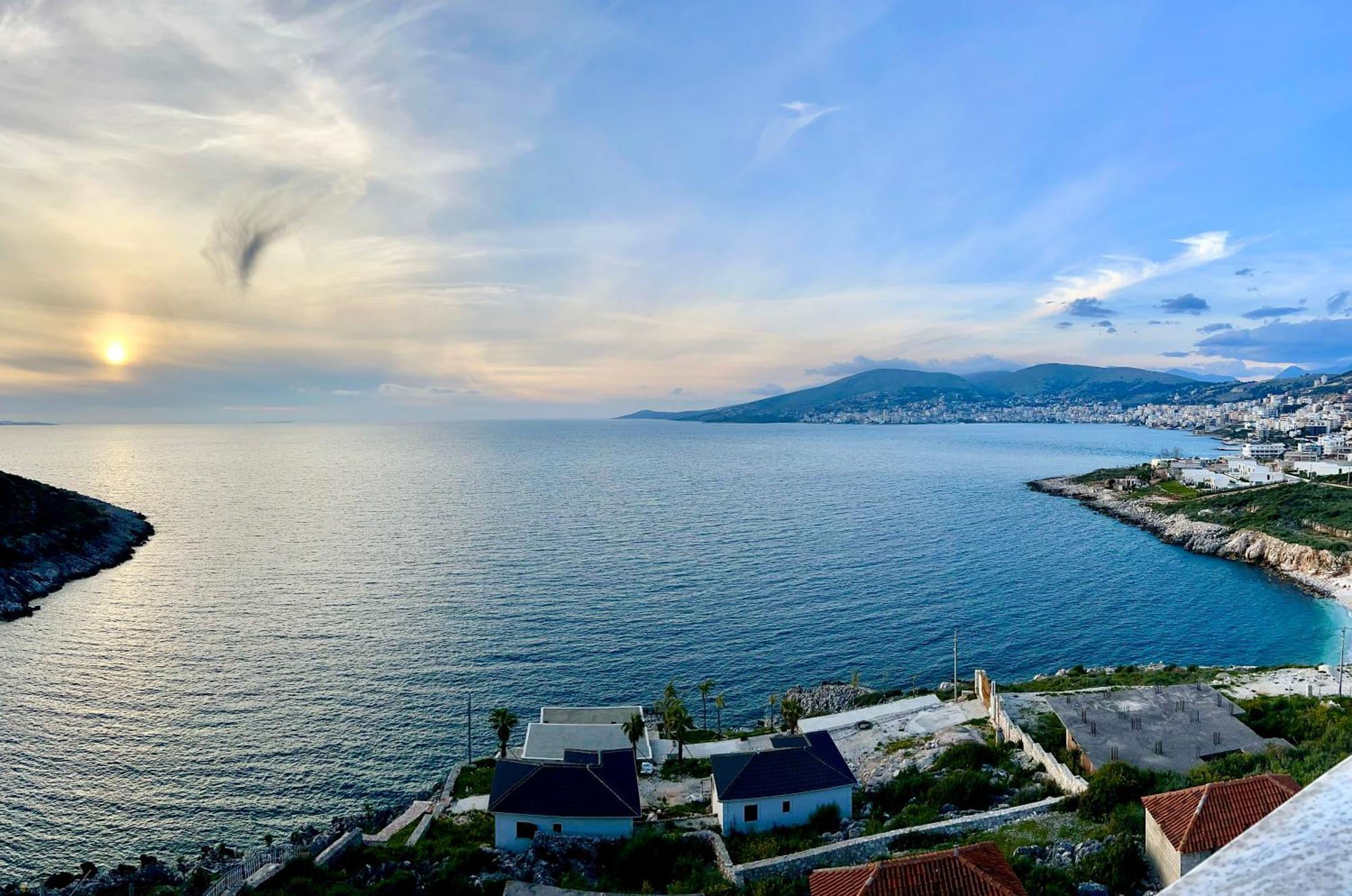 Redi's Seaview Apartment *