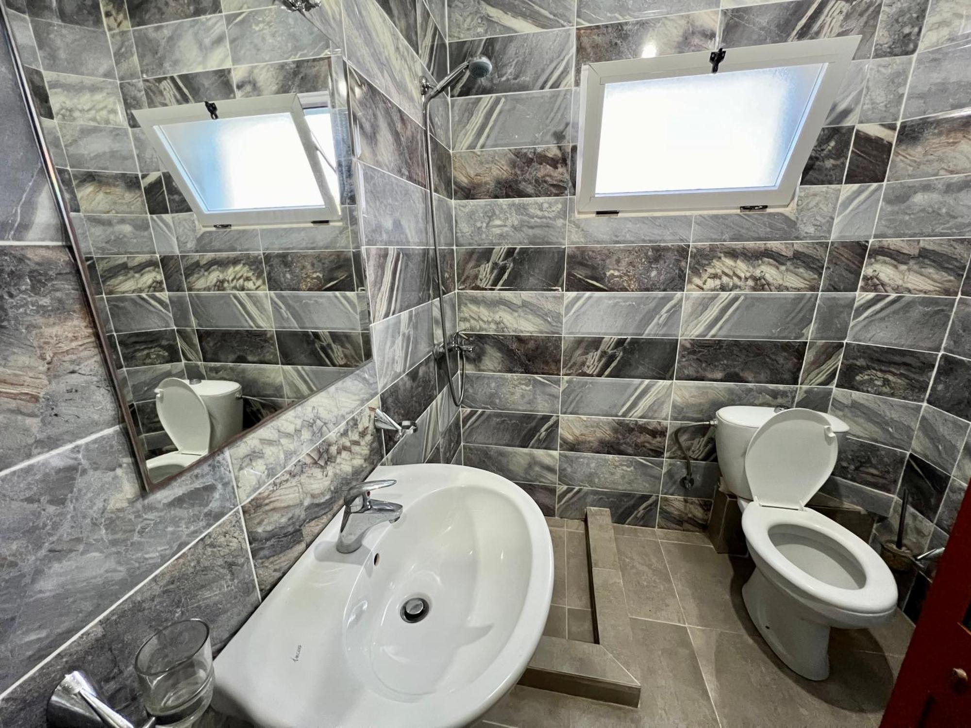 Redi's Seaview Apartment Sarande