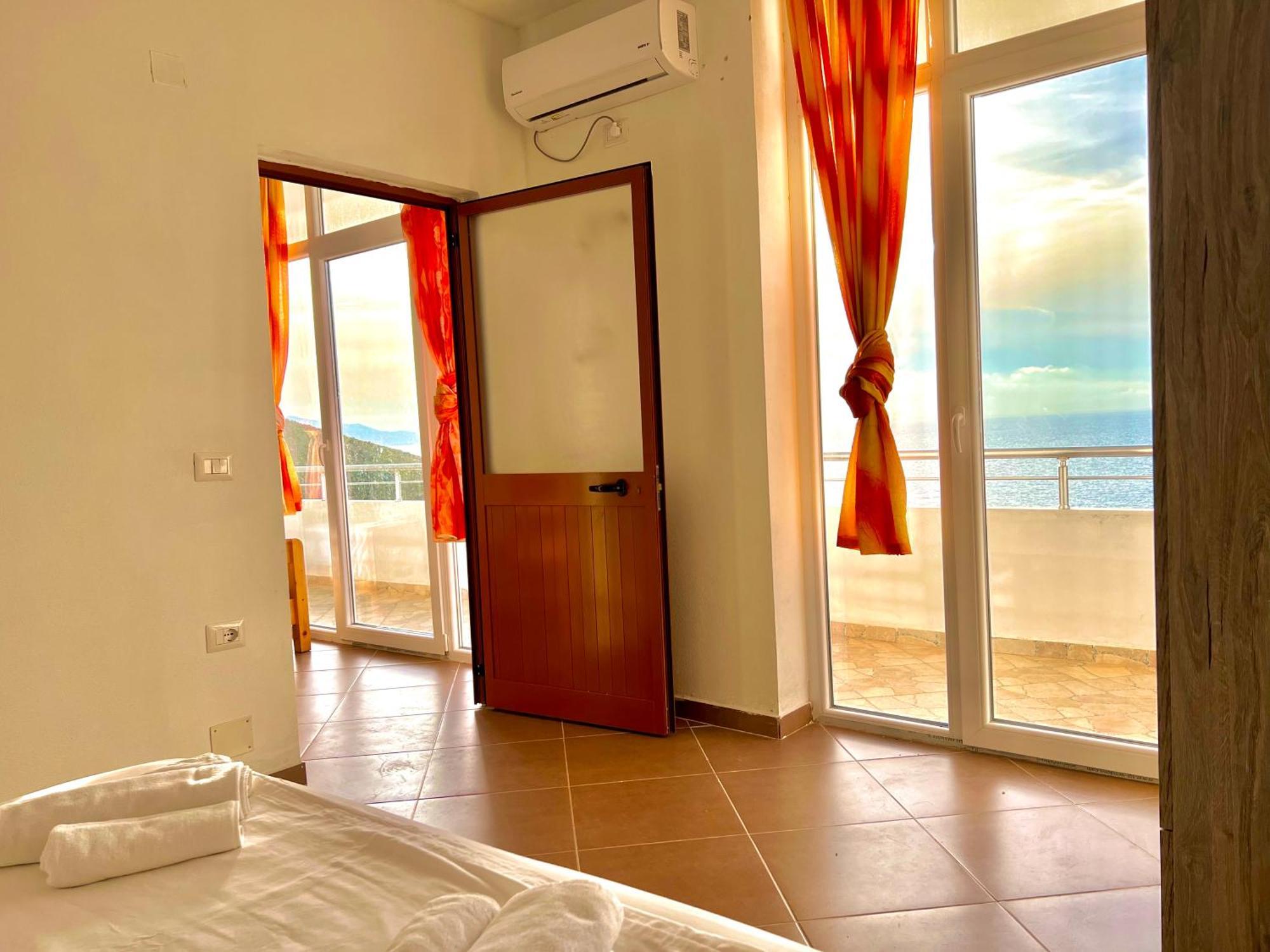Redi's Seaview Sarande