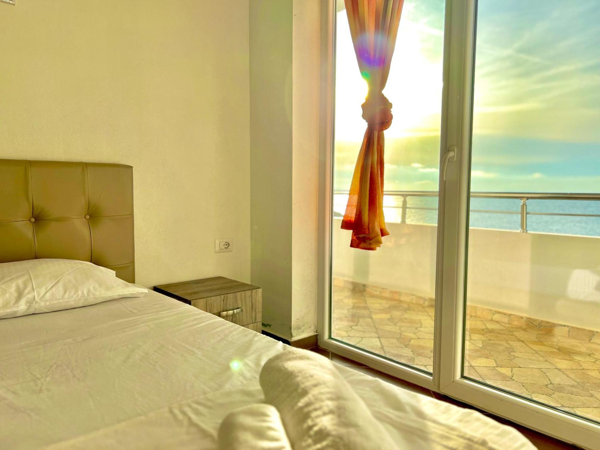 Redi's Seaview Apartment