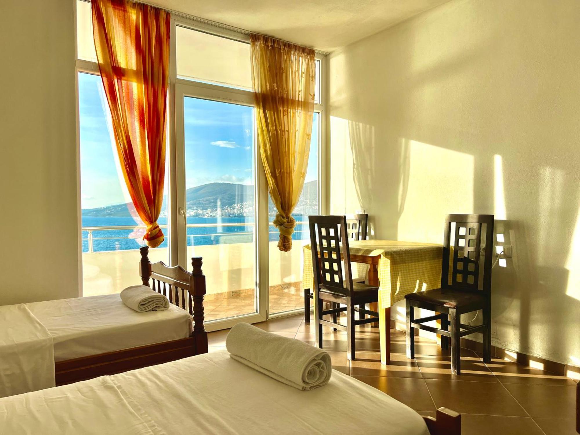 Redi's Seaview Apartment *