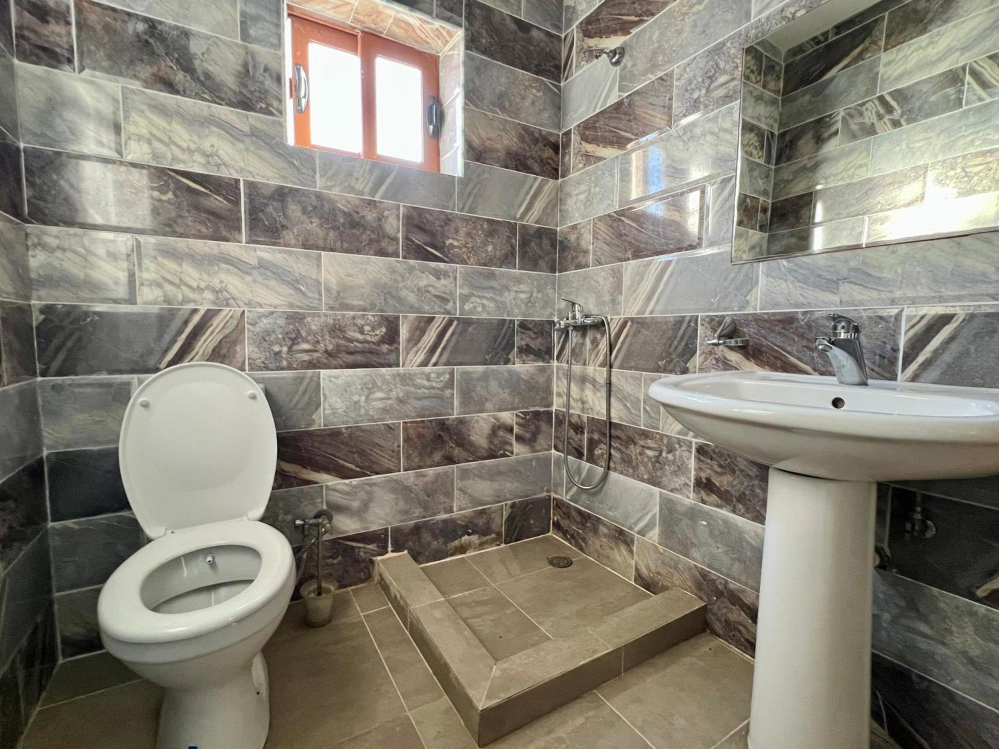 Redi's Seaview Apartment