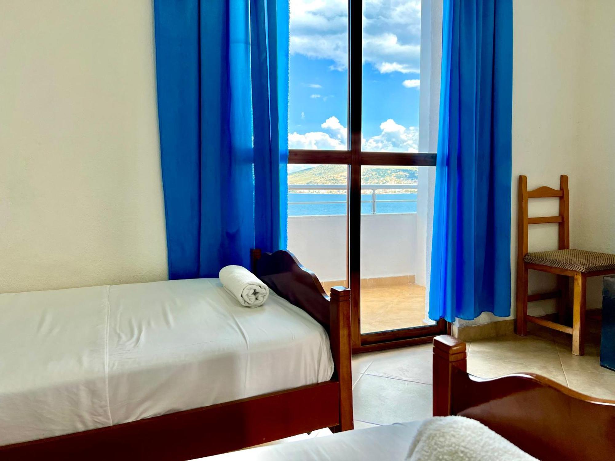 Redi's Seaview Apartment *