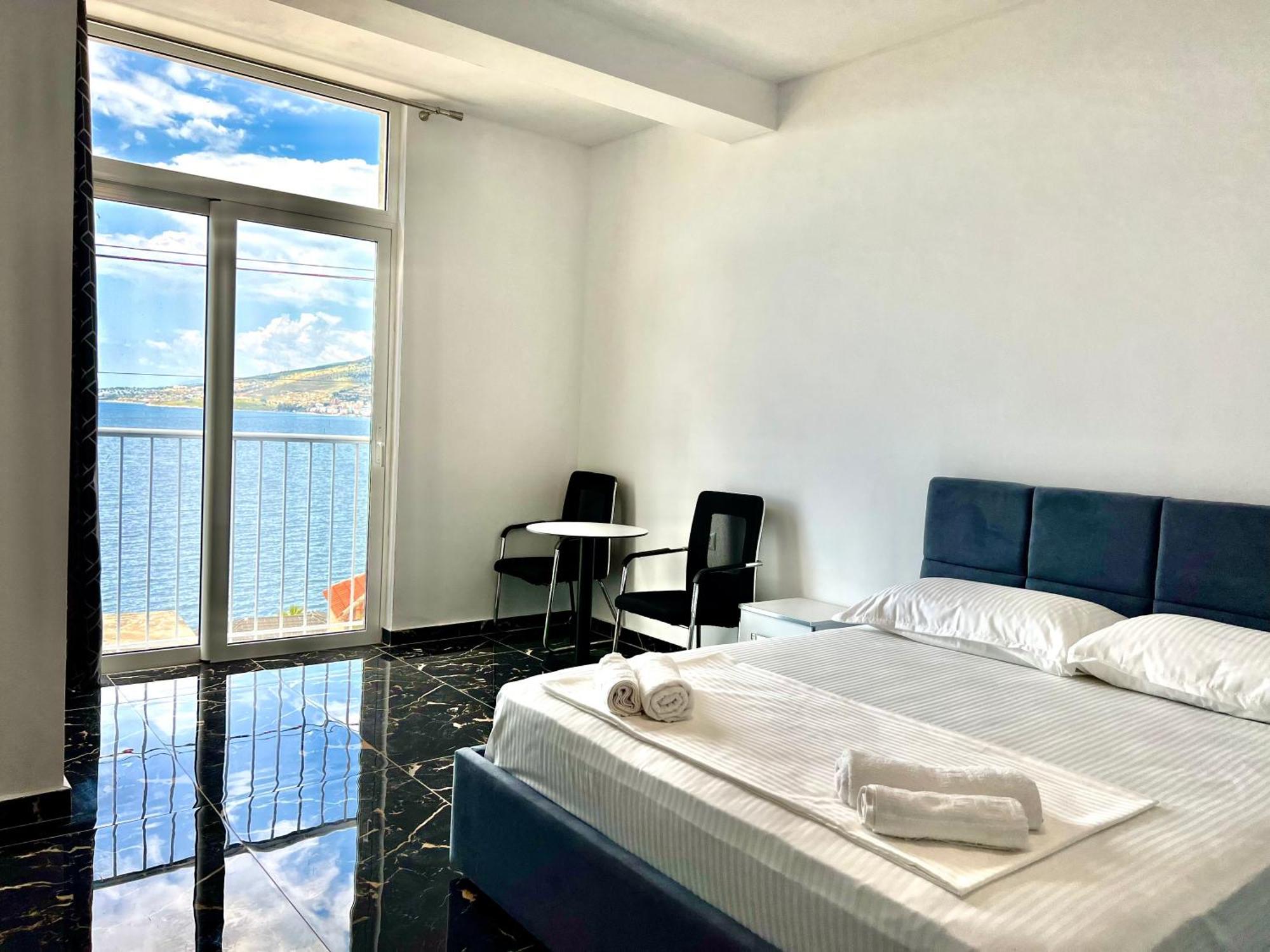 Redi's Seaview Apartment *